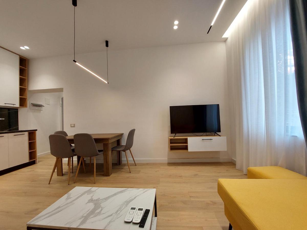 Luxury Apartments Blloku Тирана Екстер'єр фото